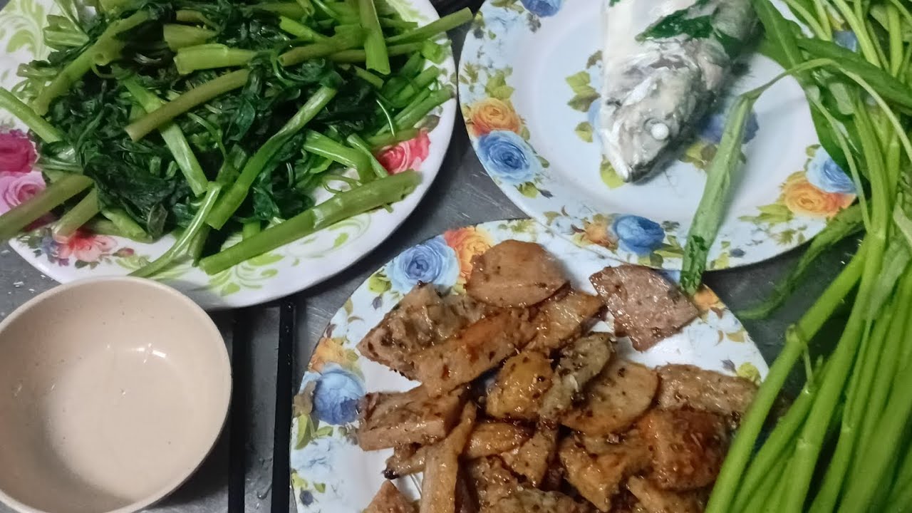 Bửa cơm gia đình đầu năm sum vầy bên cha mẹ già sau những ngày tết |Mukbang