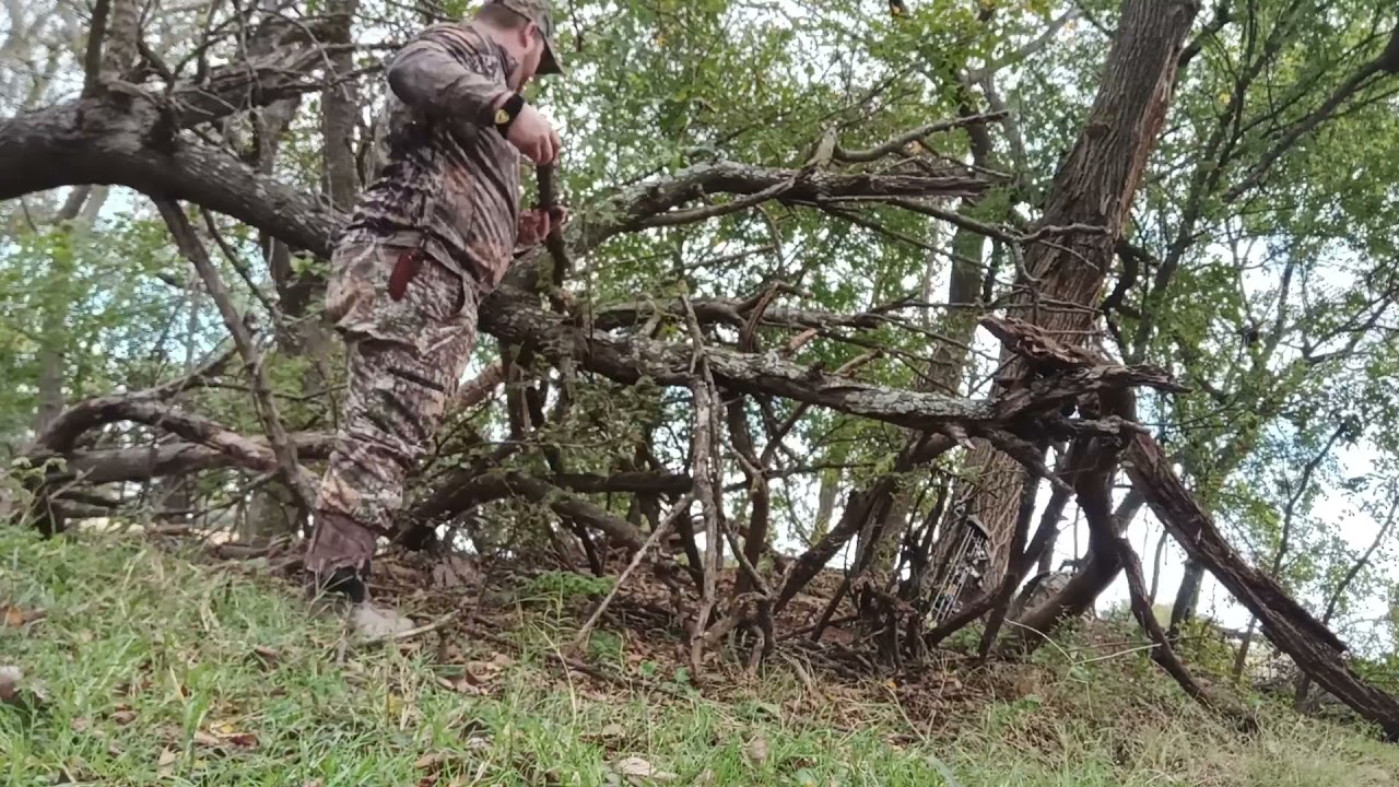 DIY Deer Hunting Blind in Minutes_Hunting Cheap_Natural Ground Blind_
