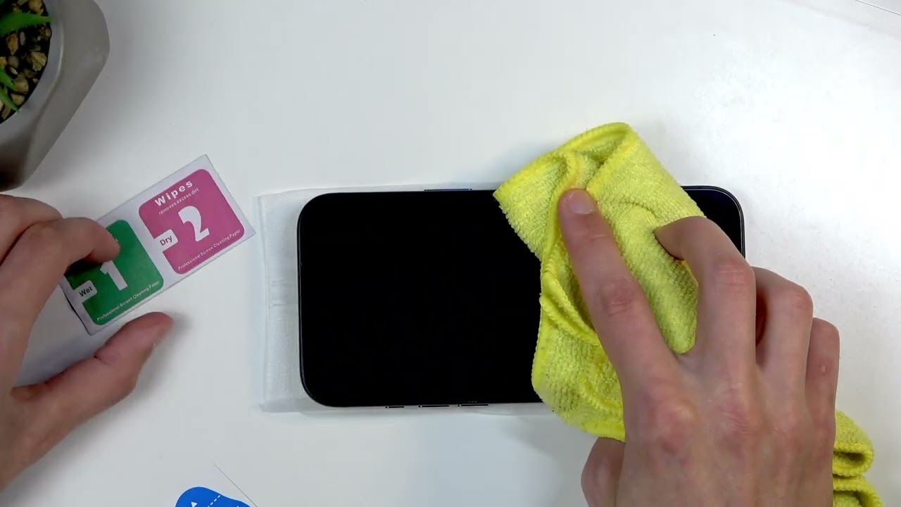 iPhone 17 Pro Max &mdash; как установить защитное стекло на экран