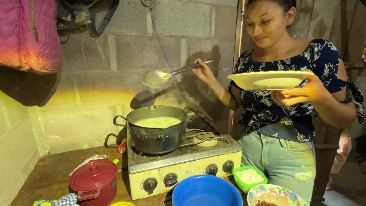 😋Hoy Rosi asiendo un Rico  caldo😋!!pesca en el río torola