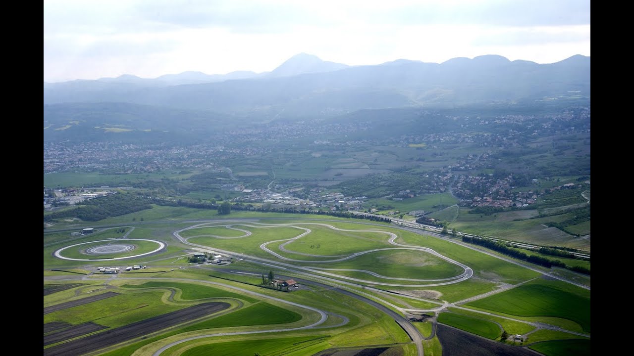 Michelin's Ladoux wet handling track by MES / Piste de comportement arros&eacute;e Michelin Ladoux par MES