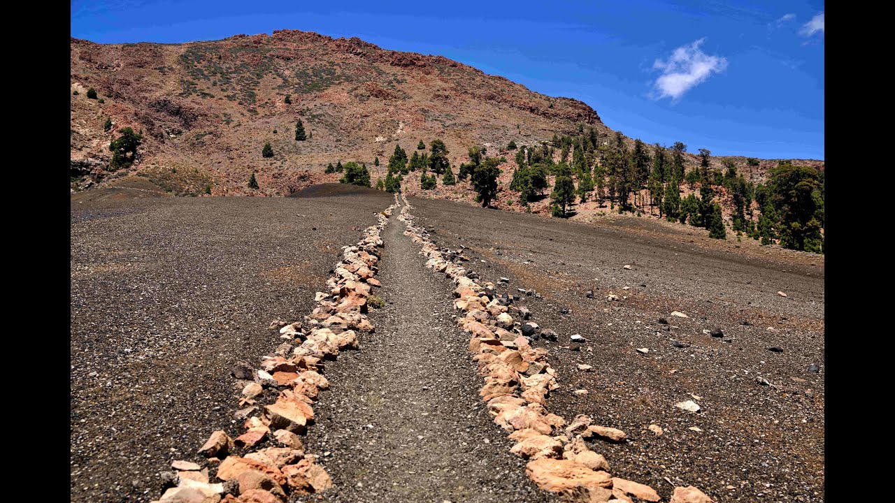 Hiking from Parador del Teide to Alto de Guajara via Degollada de Ucanca and Arenas Negras.