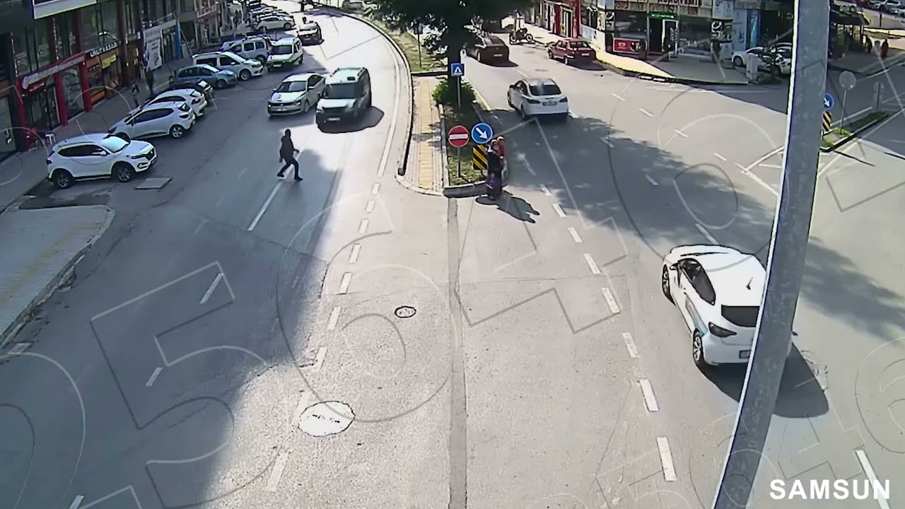 accident voiture &eacute;crase le pi&eacute;ton