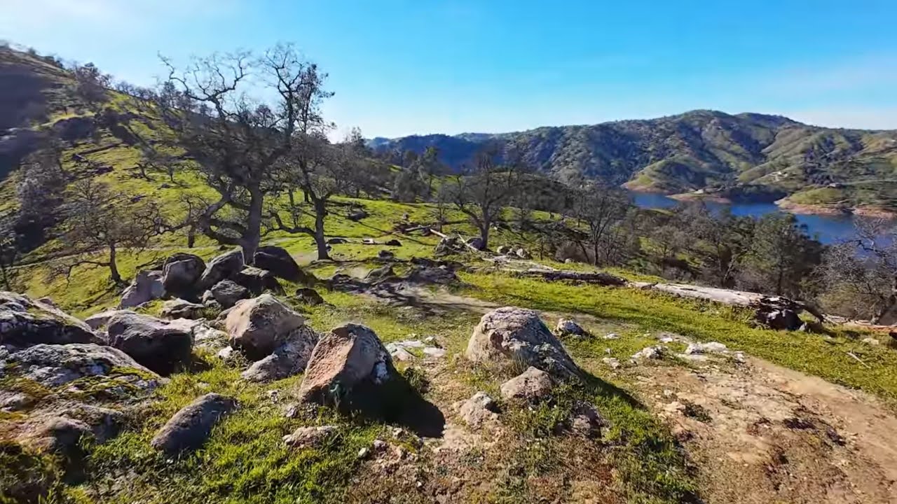 Riding downhill with no bell when needed most - some luck! Nice and courteous hikers | Caij lomzem