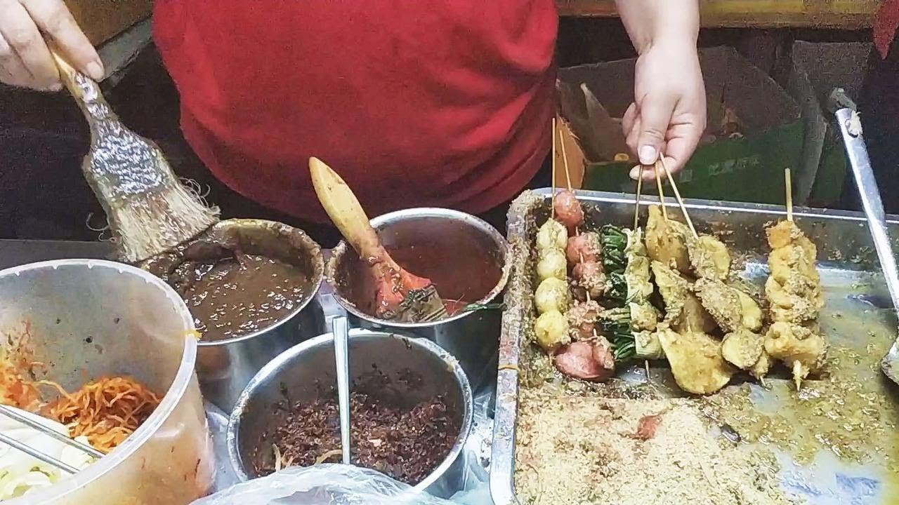 小夫妻在天津夜市卖大饼夹一切，生意火爆，一晚上能赚好几百块【我是空菜】