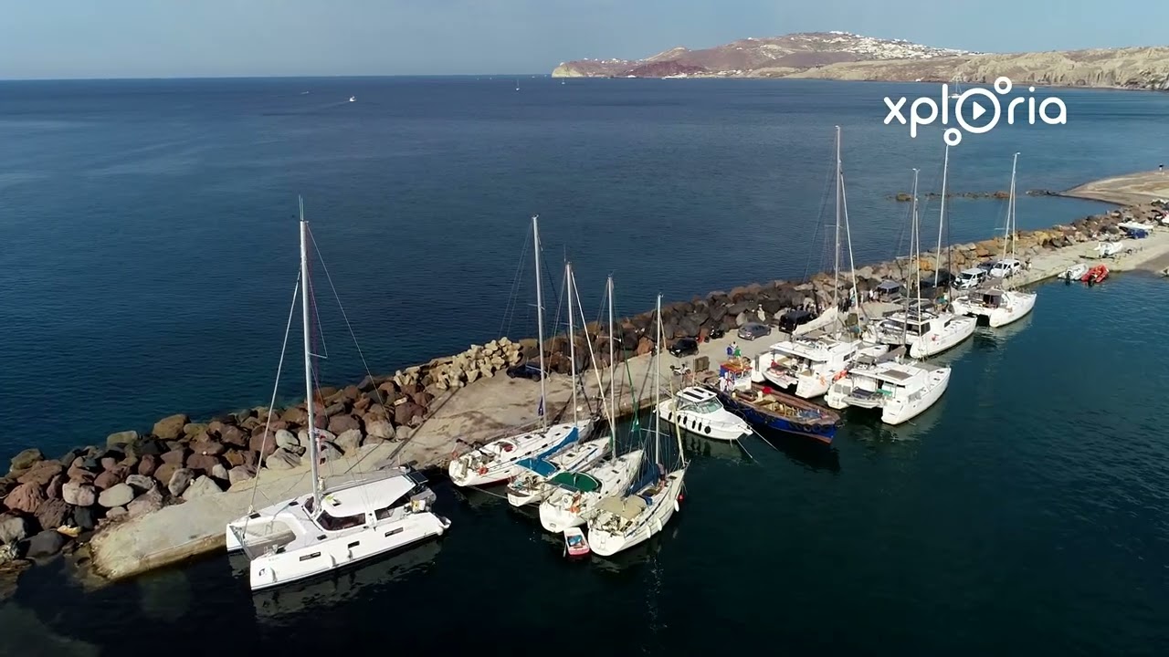 Vlykhada port, Blycháda Βλυχάδα, Vlikada, Santorini, Thira, Greece 2018.09 aerial video