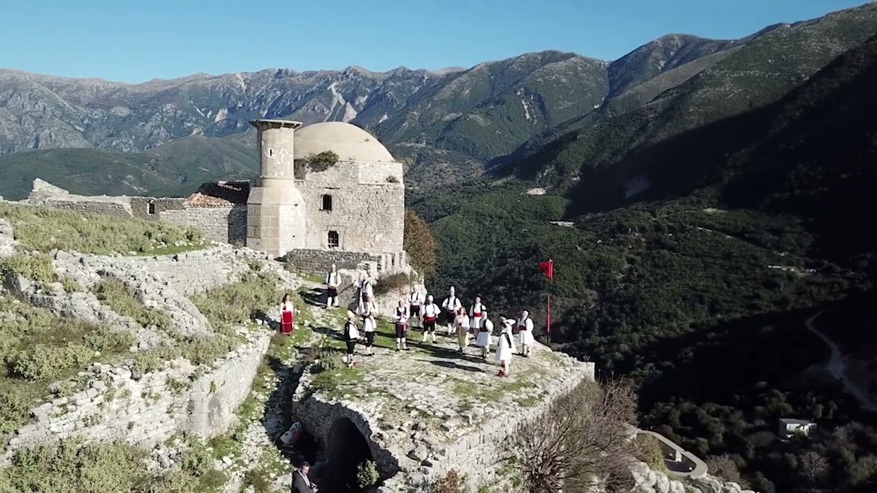 SE TË GJITHË JEMI KAONË. marrës KATINA BELERI dhe MEÇAN MYRTAJ. Aud. A. Dhamo