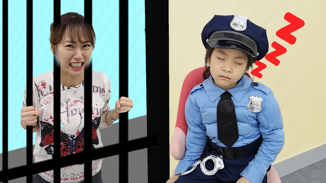 Seoeun Pretend Play Police with Mom without a Mask