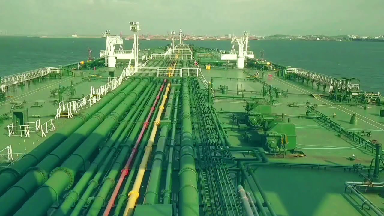 Berthing of a VLCC | Timelapse