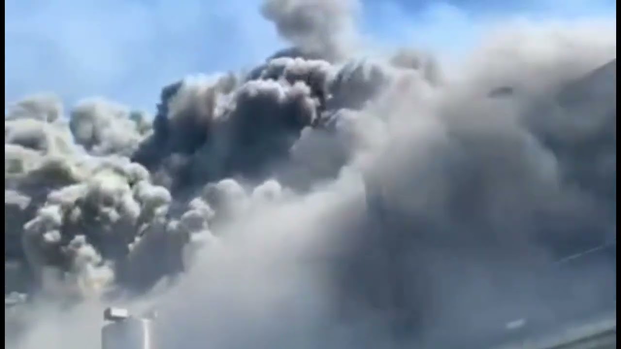 Enorme incendio nella zona industriale di Battipaglia 