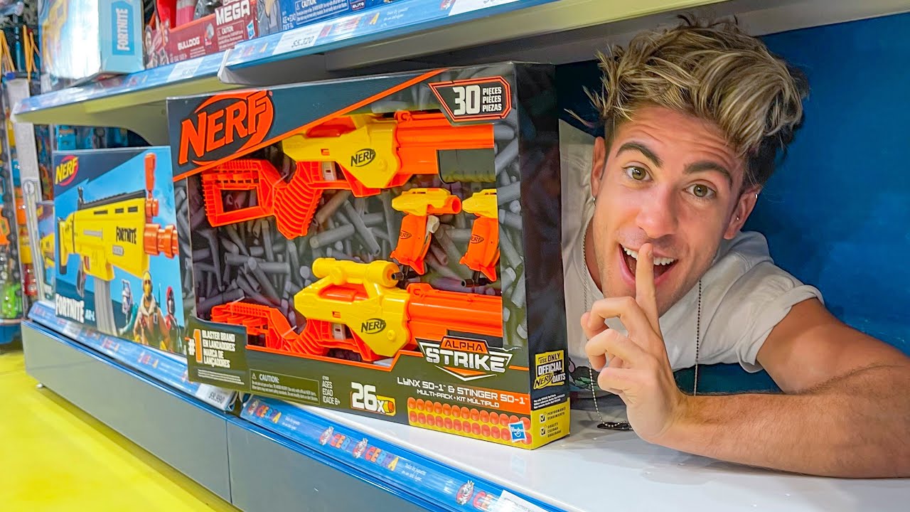 ИГРАЕМ В ПРЯТКИ В МАГАЗИНЕ ИГРУШЕК!!!