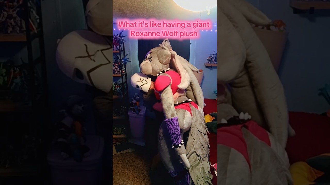 She's kinda heavy ngl 😵&zwj;💫 #roxannewolf #plush #fnaf #fnafsecuritybreach #fyp