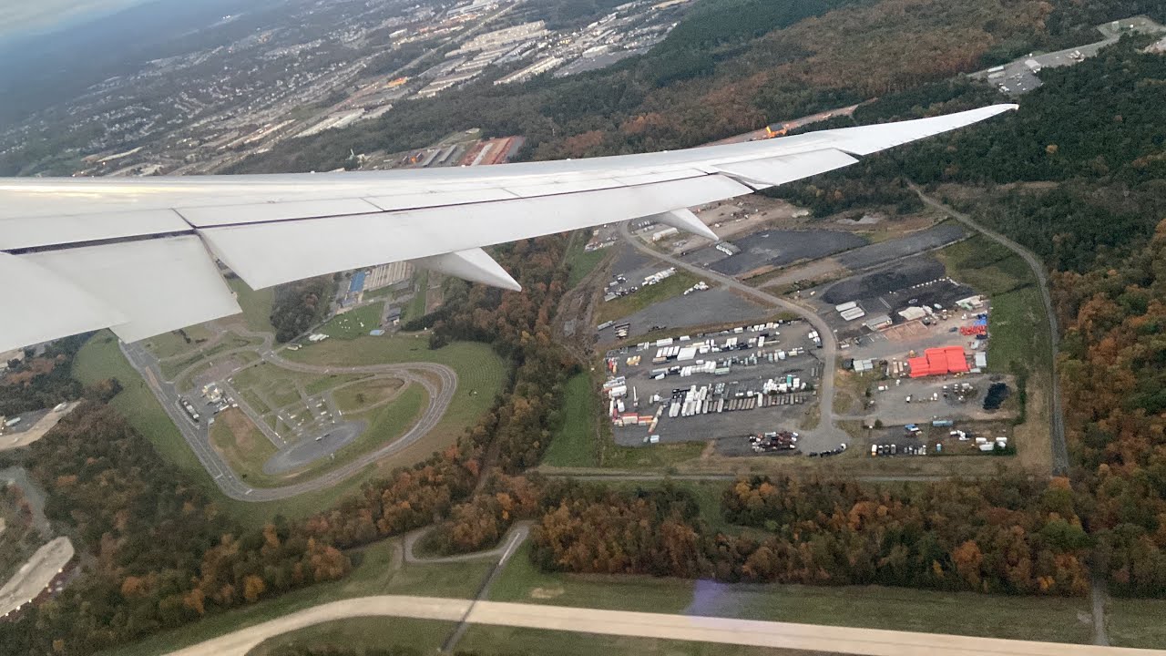 United Airlines Boeing 787-8 Pushback, Taxi and Takeoff from Washington DC (IAD)