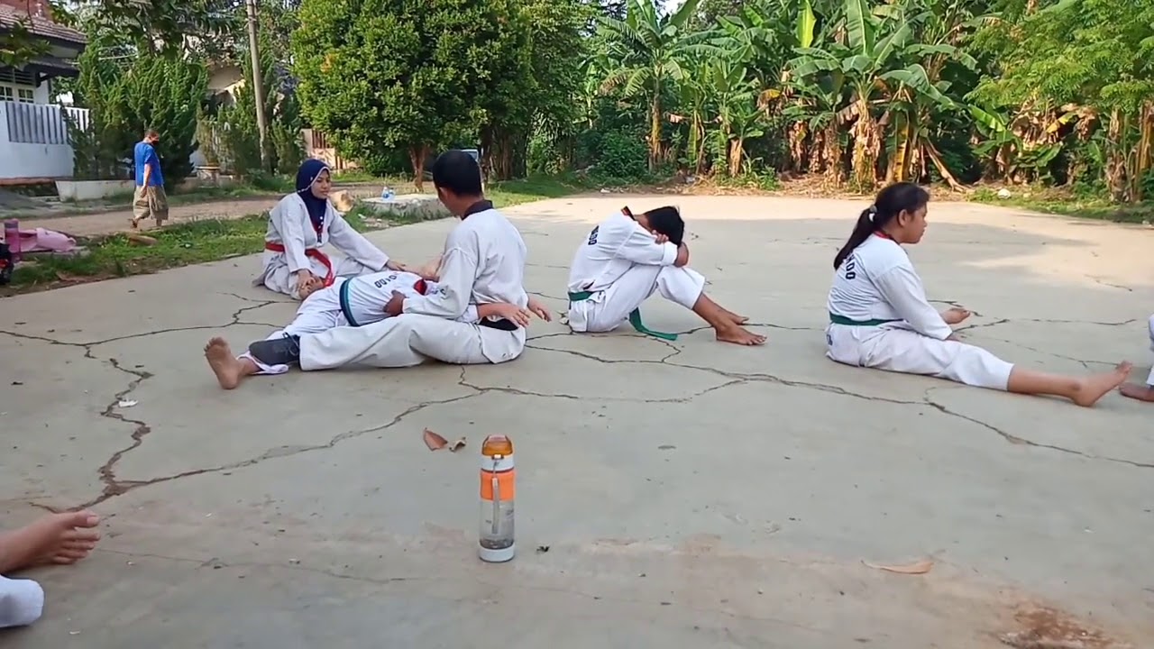PROSES LATIHAN SPLIT DENGAN BENAR