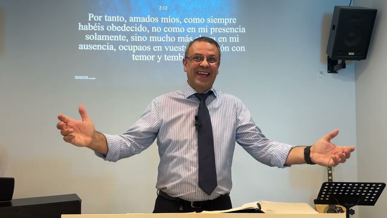 Luminares en el mundo | Filipenses 2:12-18