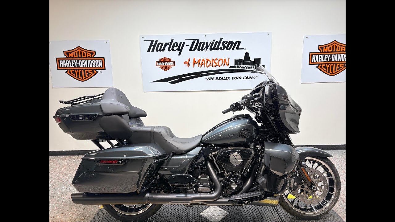 2026 FLHXL Harley-Davidson&reg; Street Glide Limited Iron Horse Metallic Black Trim