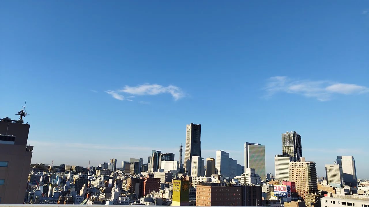 【タイムラプス】次第に雲が晴れていく、ランドマークタワーの遠景 2025年2月中旬(6)