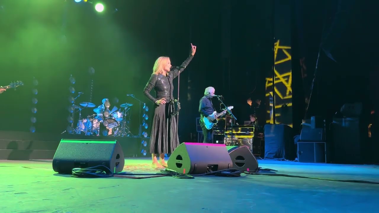 Belinda Carlisle - Heaven Is A Place On Earth - Live at Manchester Apollo 13th September 2025