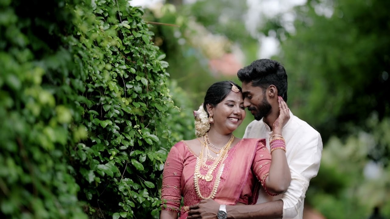 SHUTTERLOOP MEDIA AGAIN WITH A KERALA HINDU WEDDING . OUR GROOM VISHNU AND BRIDE VARSHA .