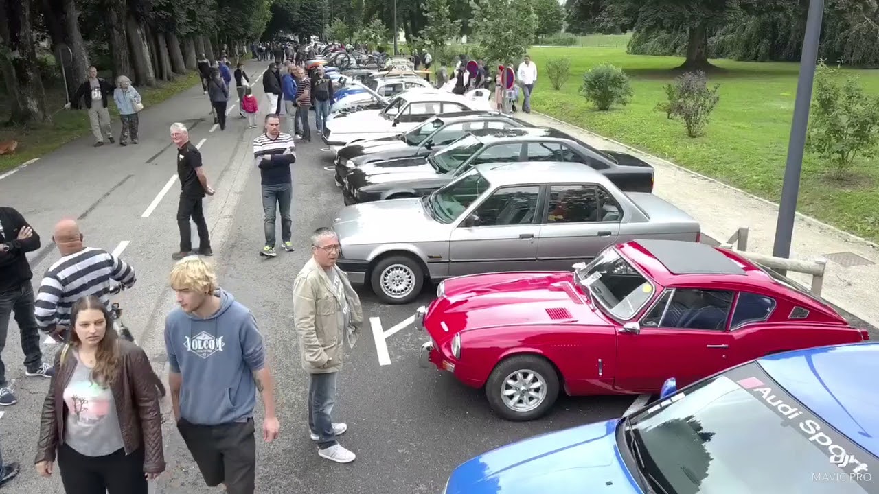 Rassemblement de voitures à Thaon les Vosges