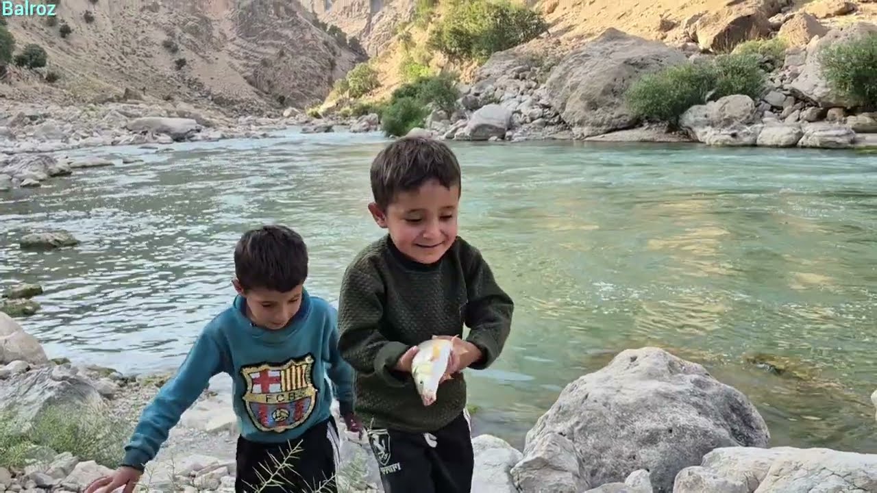 Nomadic Family Builds Shelter & Catches Fish | Cooking Chicken & Rice on Fire in Zagros | BALROZ
