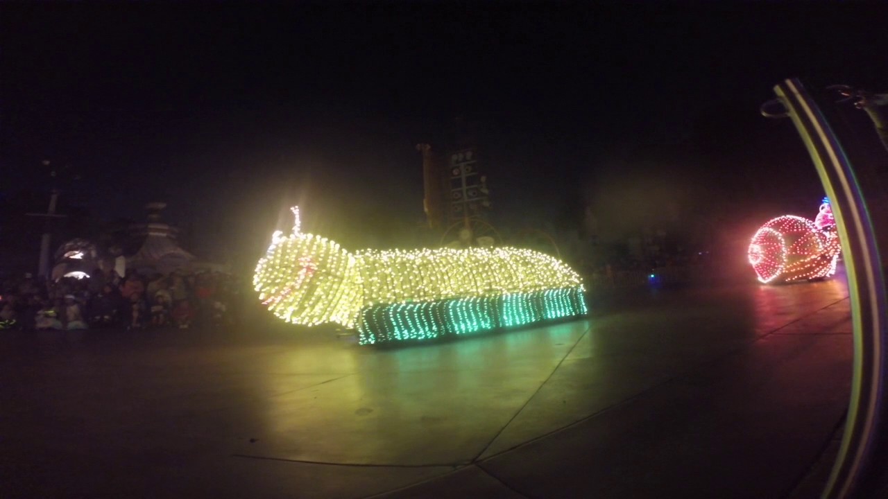 Disneyland's Main Street Electrical Parade It's A Small World Plaza 3/31/17 Full 8:30 Show