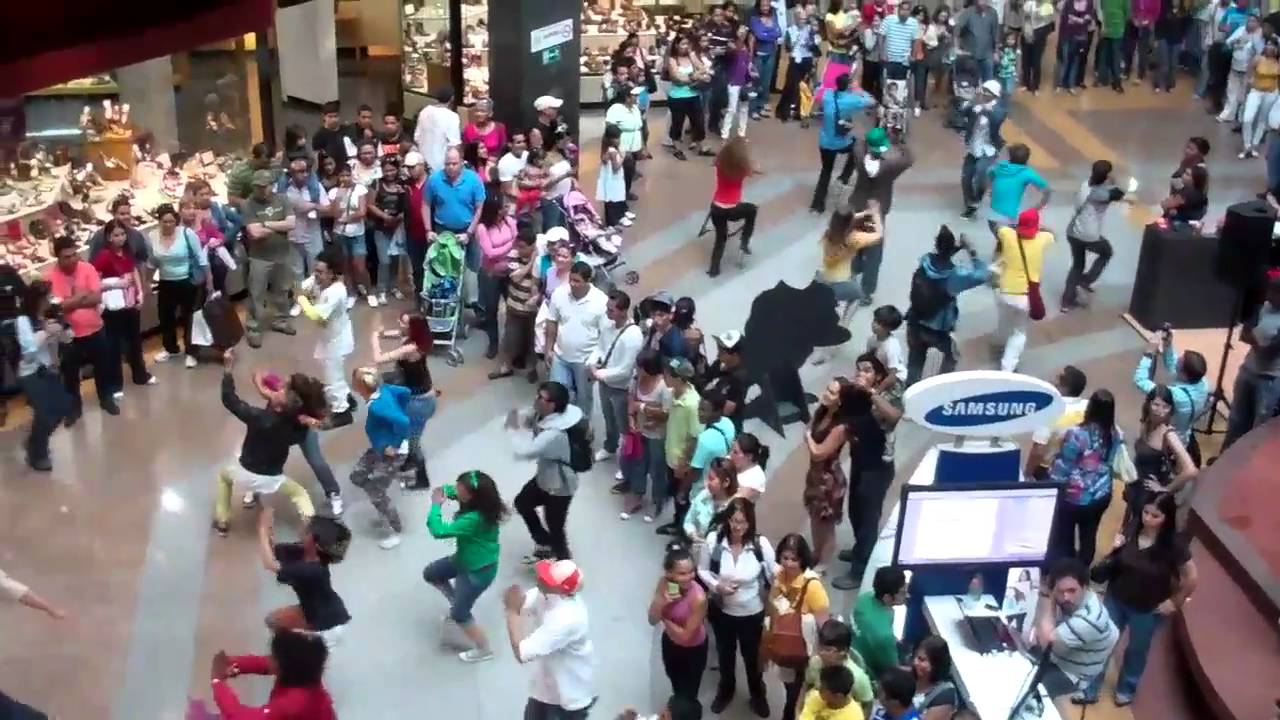 Flashmob en Sambil CCS / Waka Waka