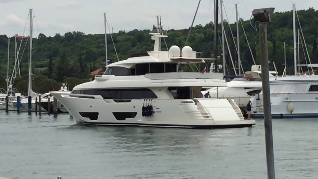 Ferretti Navetta 28 by Ferretti costum Super Yacht Entering Marina Portoroz