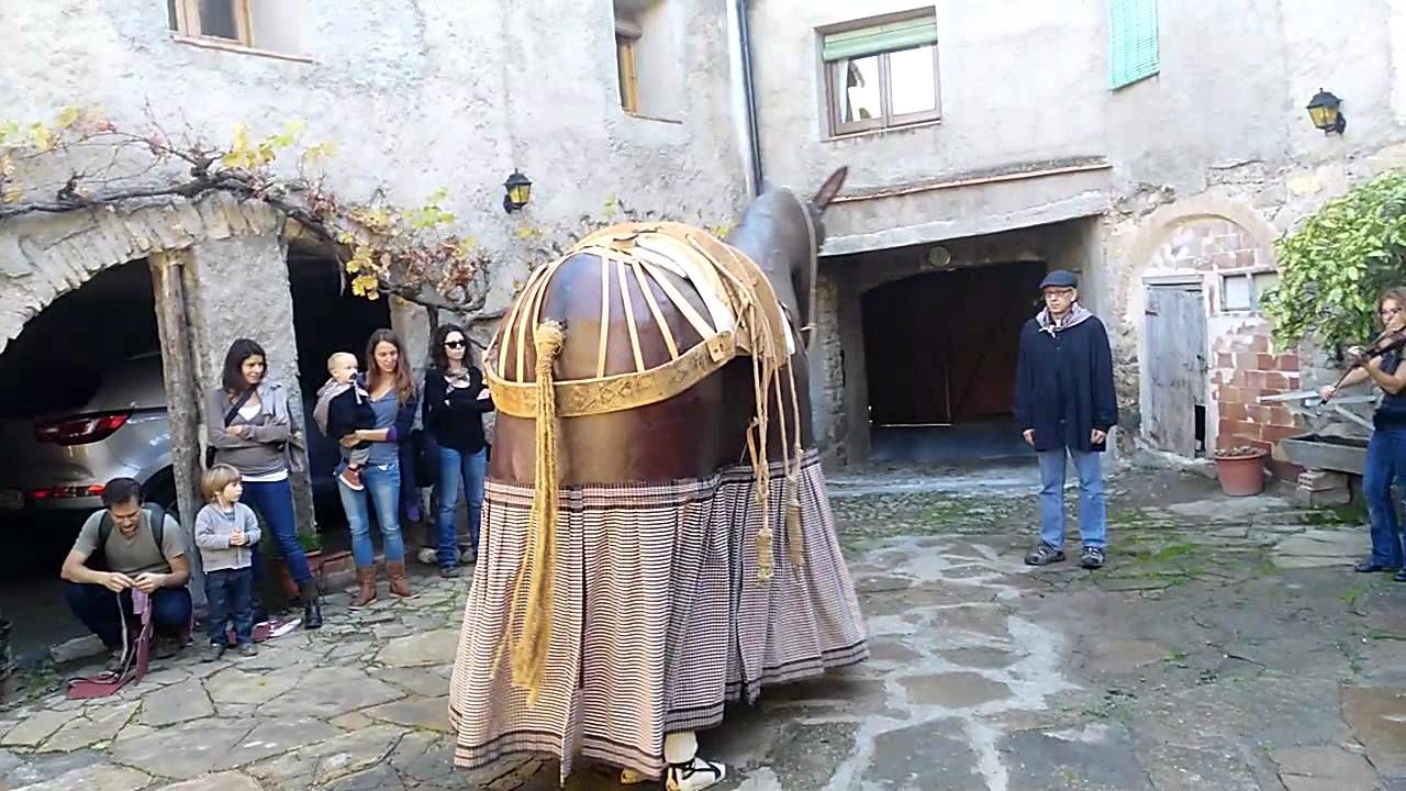Assaig Ball de la Mulassa Salàs de Pallars