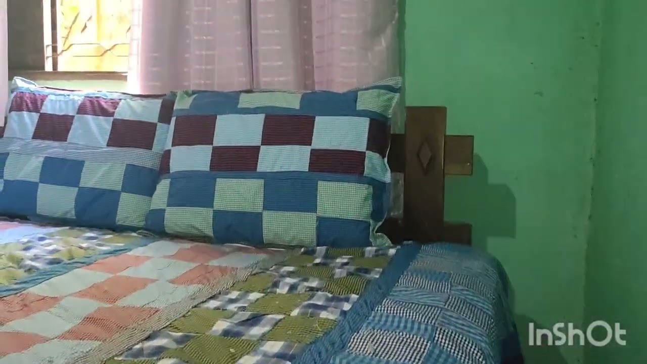 Minha mãe com mais uma colcha de retalho