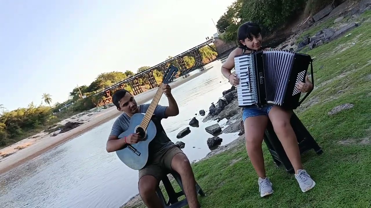 Angelina y su conjunto 