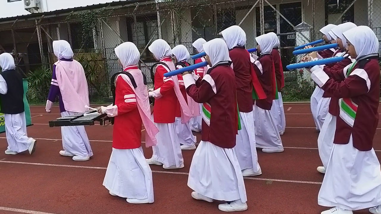 Halo-Halo Bandung oleh : MANBA'UL HUDA MARCHING BAND