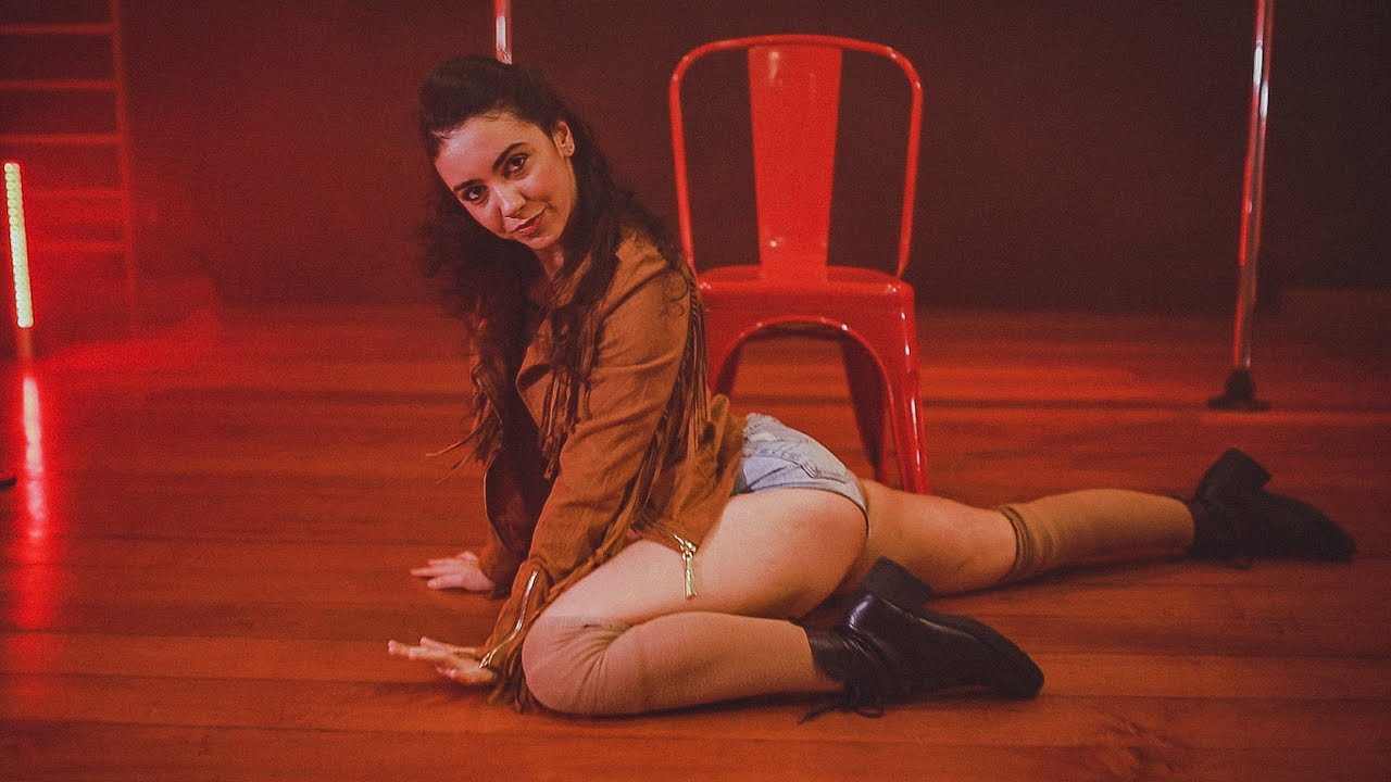 Fernanda Figueira - Man! I Feel Like a Woman - Shania Twain | Pin Up Pole Studio #CoreoPinUp