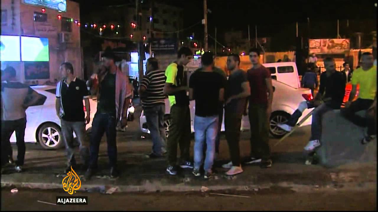 Palestinians fight with Israeli security forces