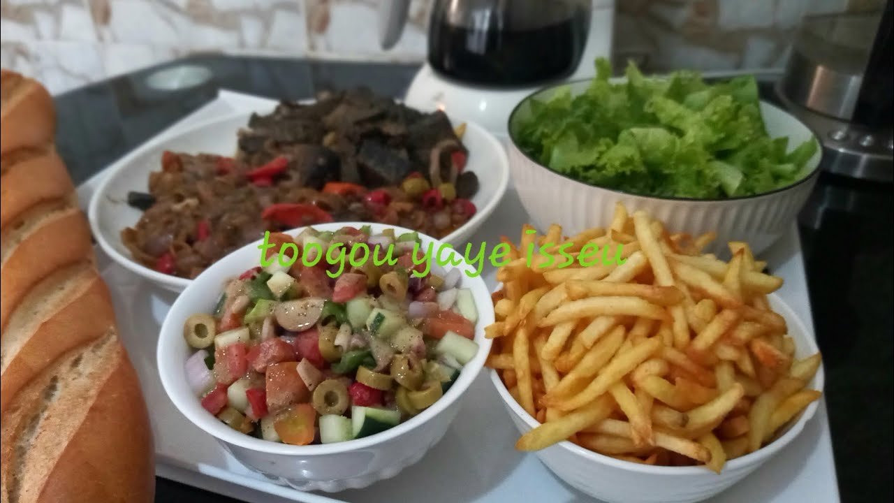 foie sauté avec sauce oignons crudités bon ramadan