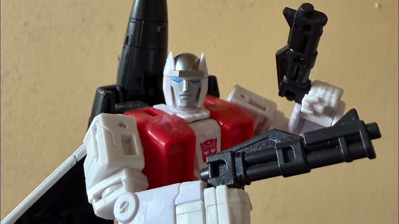 #transformers Age of the Primes Deluxe Class Air Raid #aerial #bots 