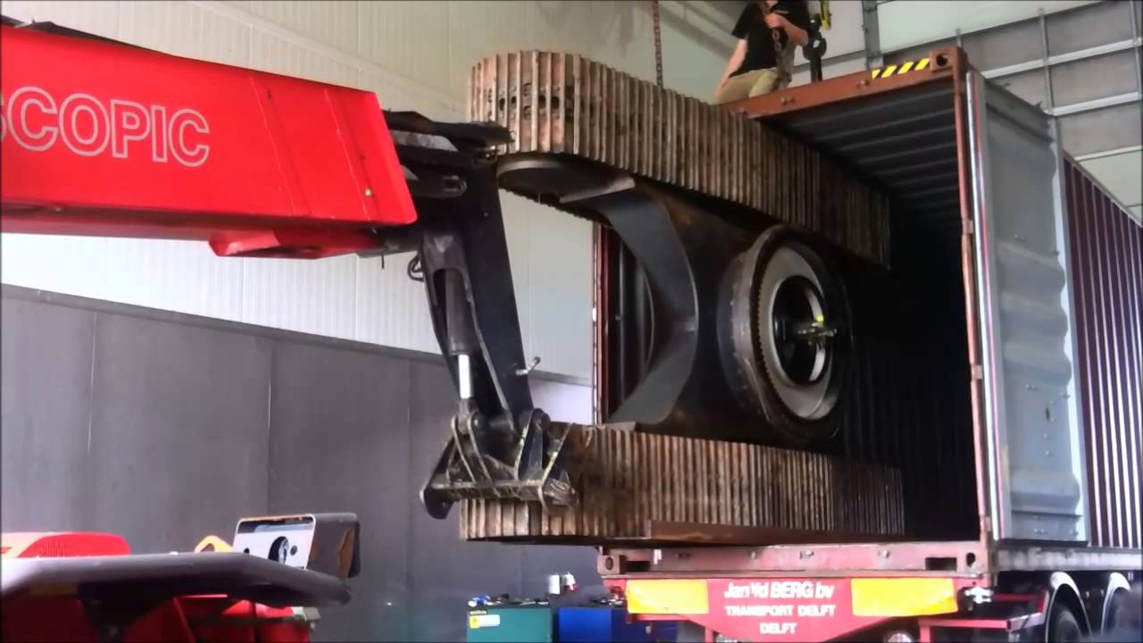 Loading KOMATSU PC230 in 40FT container