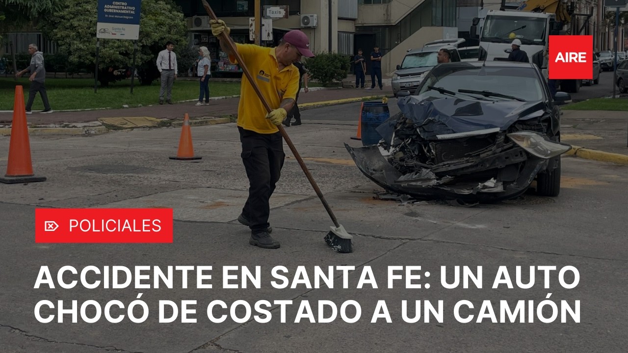 FUERTE CHOQUE entre un auto y un camión en Santa Fe: el vehículo quedó DESTRUDIO