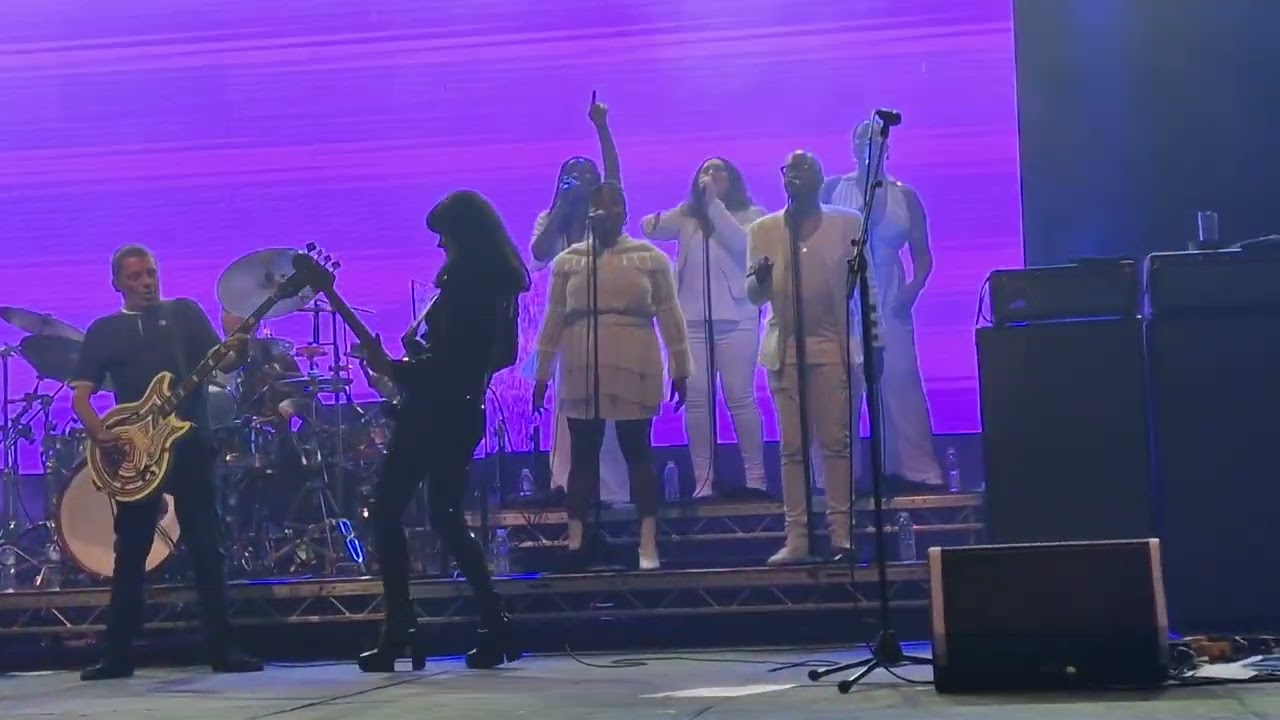 Primal Scream Country Girl and Rocks with Mani, night 1, Queens Park, Glasgow, 1 July 2022