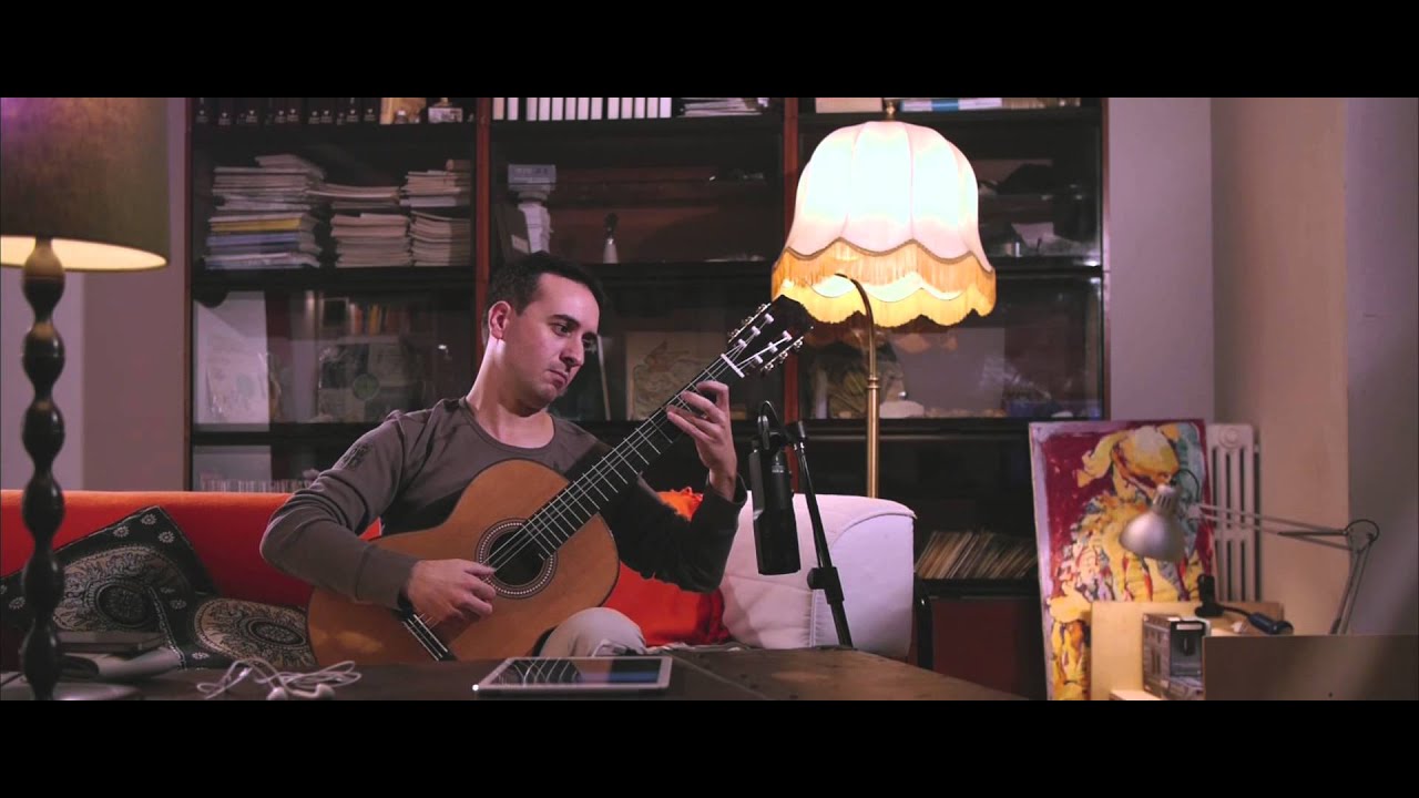Andrea Pace performing Charles Trenet's 