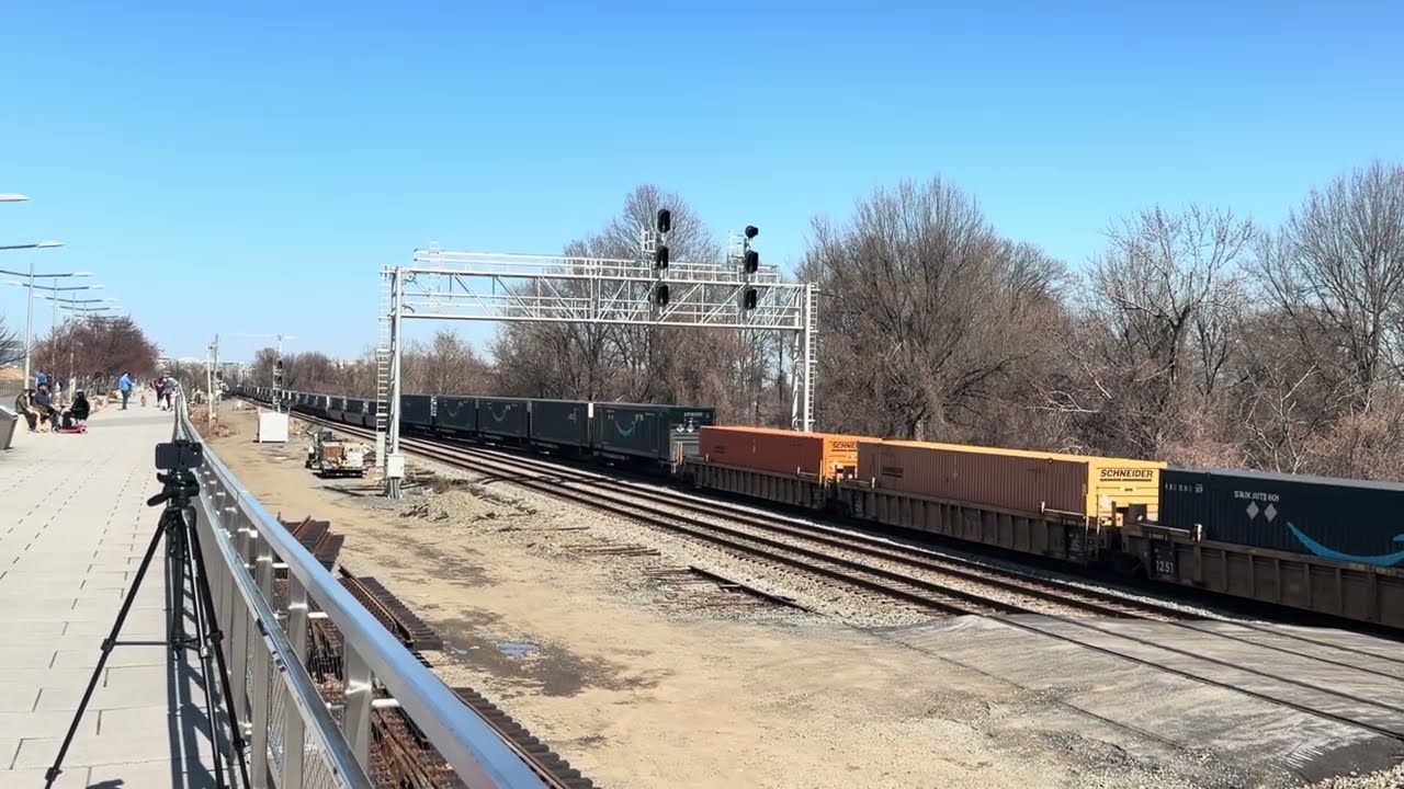 Railfaning Long Bridge park Arlington Virginia on a nice sunny day.