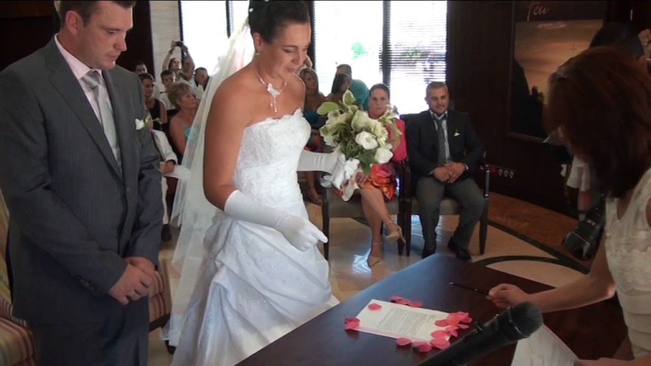 01 MARIAGE A LA MAIRIE