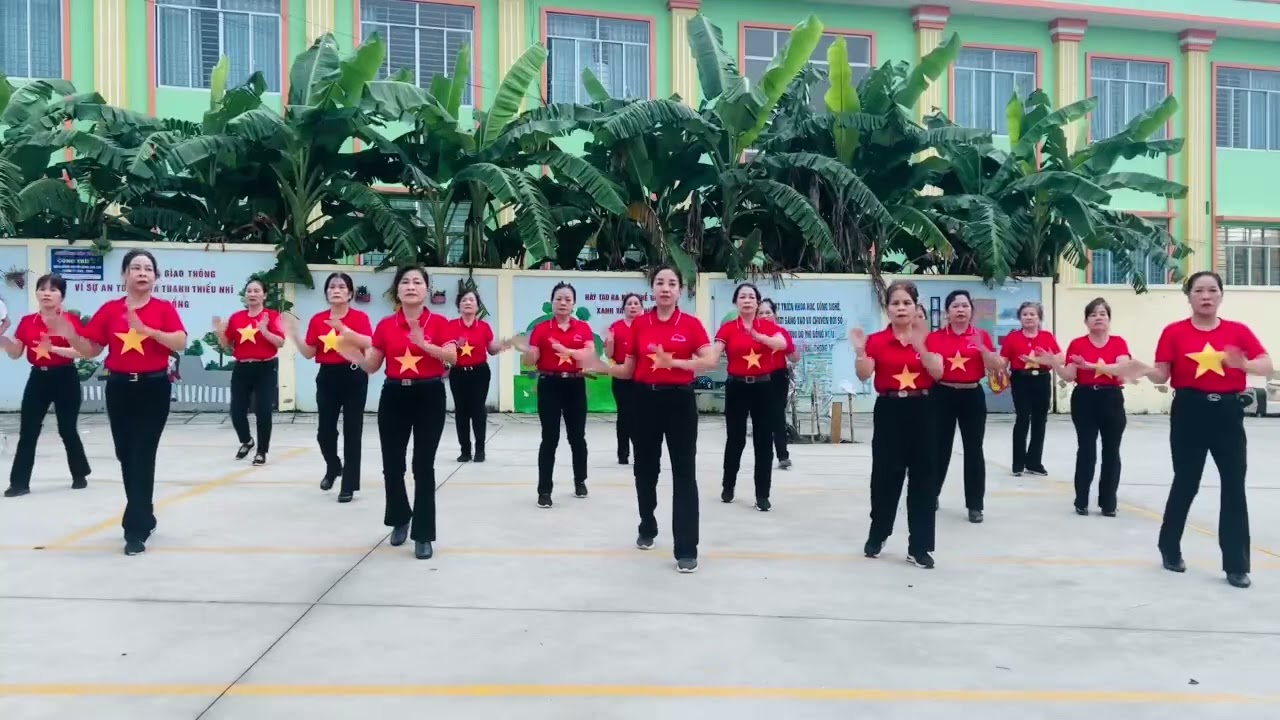 CLB dân vũ tân Xuân phường Bình Phước LK tôi yêu đất nước Việt Nam  đến với người Việt Nam tôi ￼￼￼￼