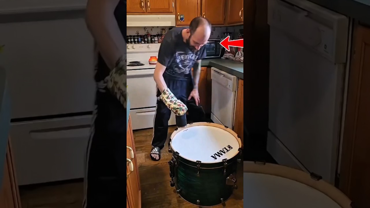 Барабанщики пробивают дыры в своих барабанах🤯 