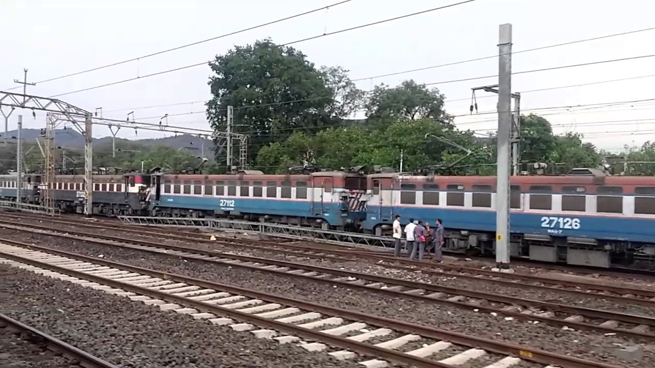 Unbelievable n Rare... 8 loco hauled Goods Train at Karjat