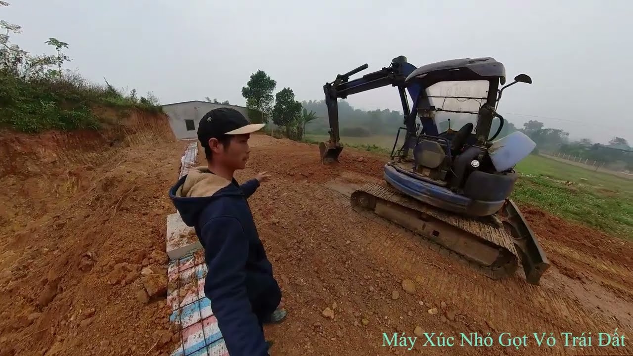 Máy Xúc Nhỏ Tập 1467. Máy Xúc San Mặt Bằng Nền Đường. Cốt Đường Chuẩn Bị Đổ Bê Tông
