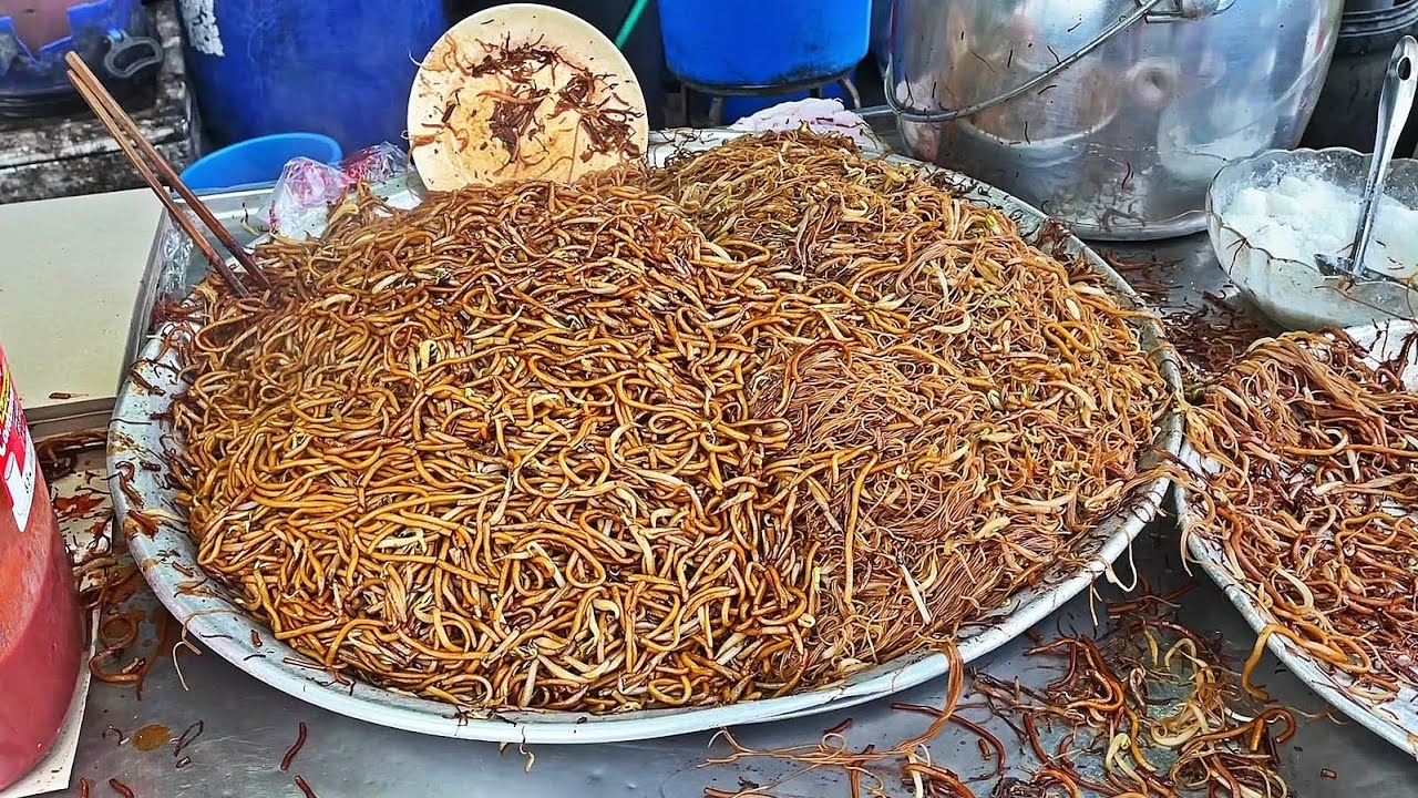 Wake Up Early to Visit The Busiest Morning Market in Penang | Malaysia Street Foo