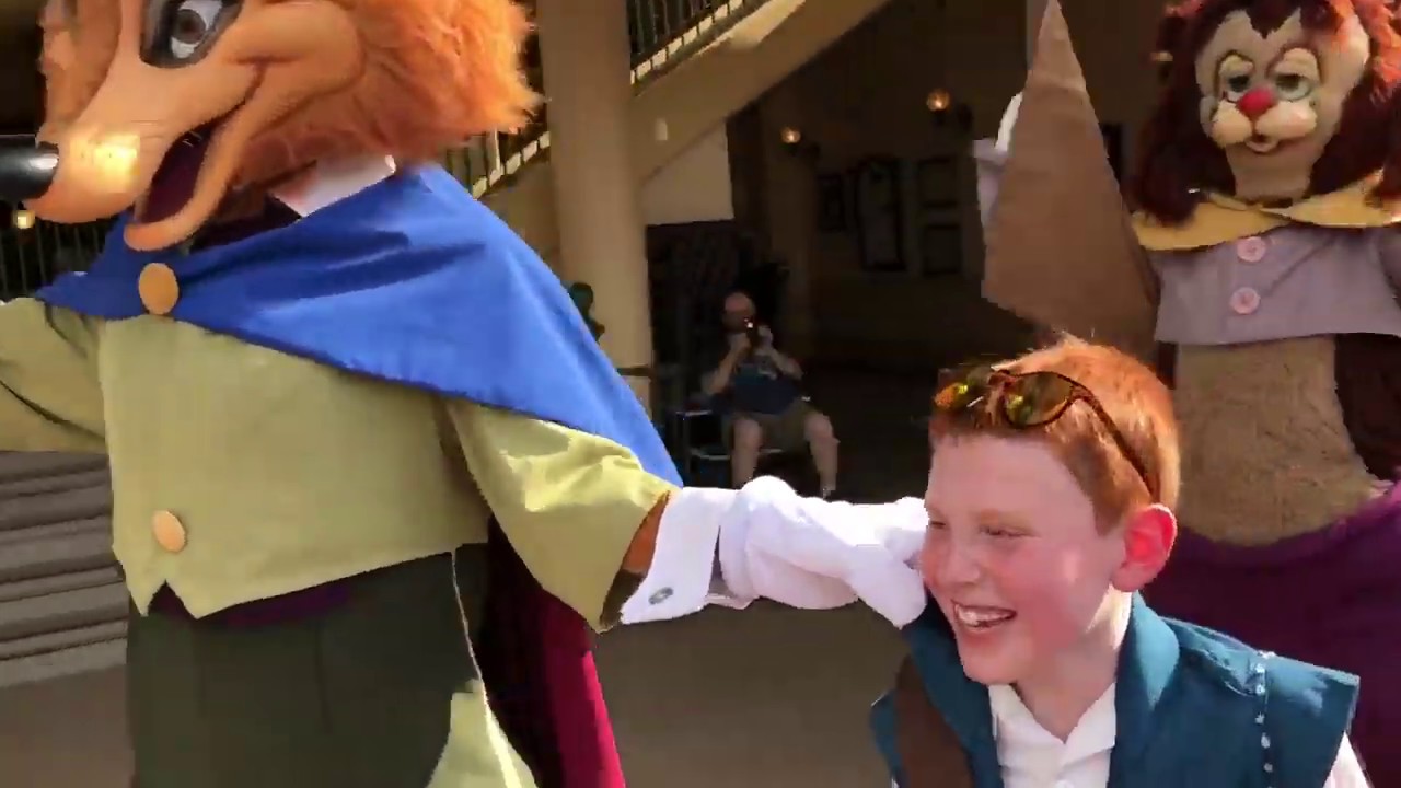 Gideon and Foulfellow try to turn Quinn Rider into a puppet, just like Pinocchio!