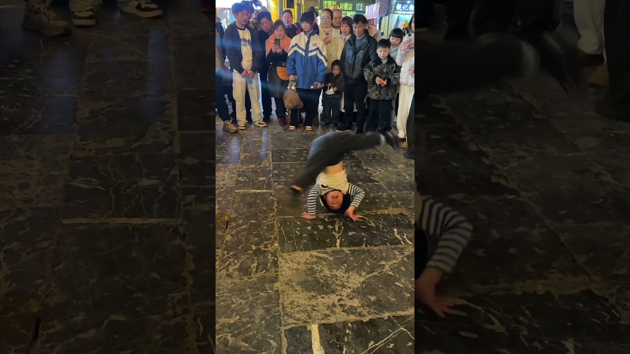 This baby's head turns really well #dance #funny #breaking #bengbeng