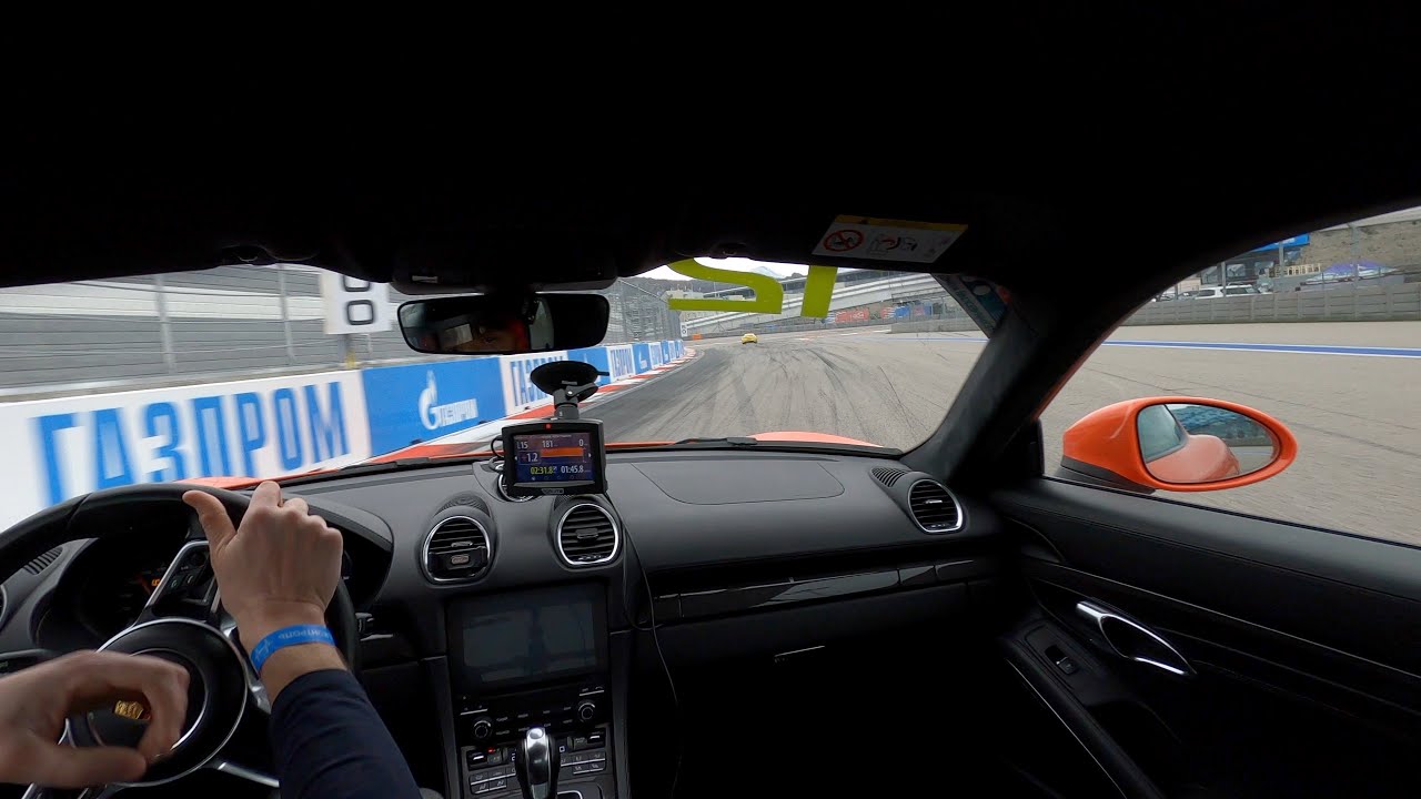 Poślizg 200 km/h na autodromie w Soczi